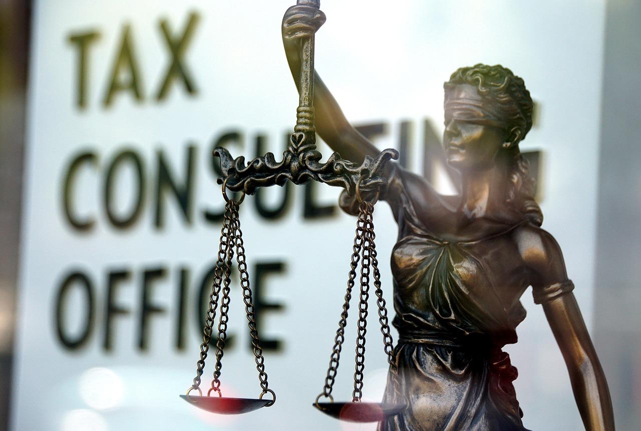 Pros and Cons of Filing for a Tax Extension